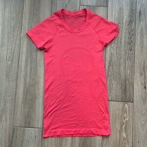 Lululemon swiftly tech 2.0 short sleeve, color:lipgloss, and size:2